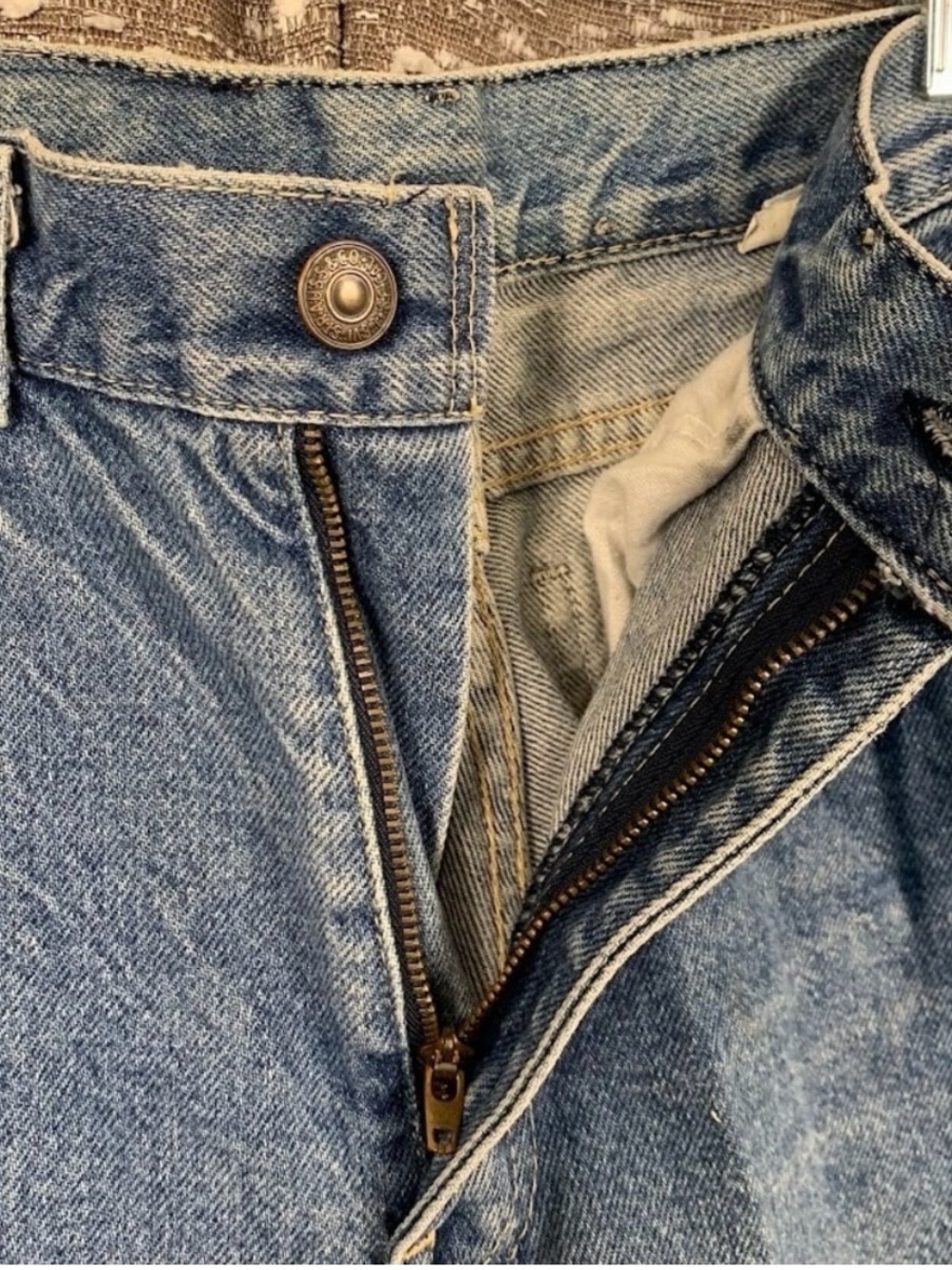 True vintage Levi’s white tab - Picture 4 of 16